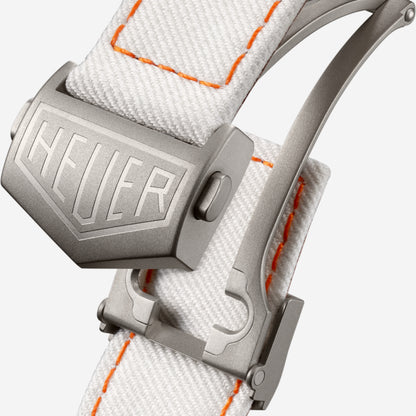 TAG Heuer Monaco Chronograph x Gulf 39mm aço com bracelete de tecido