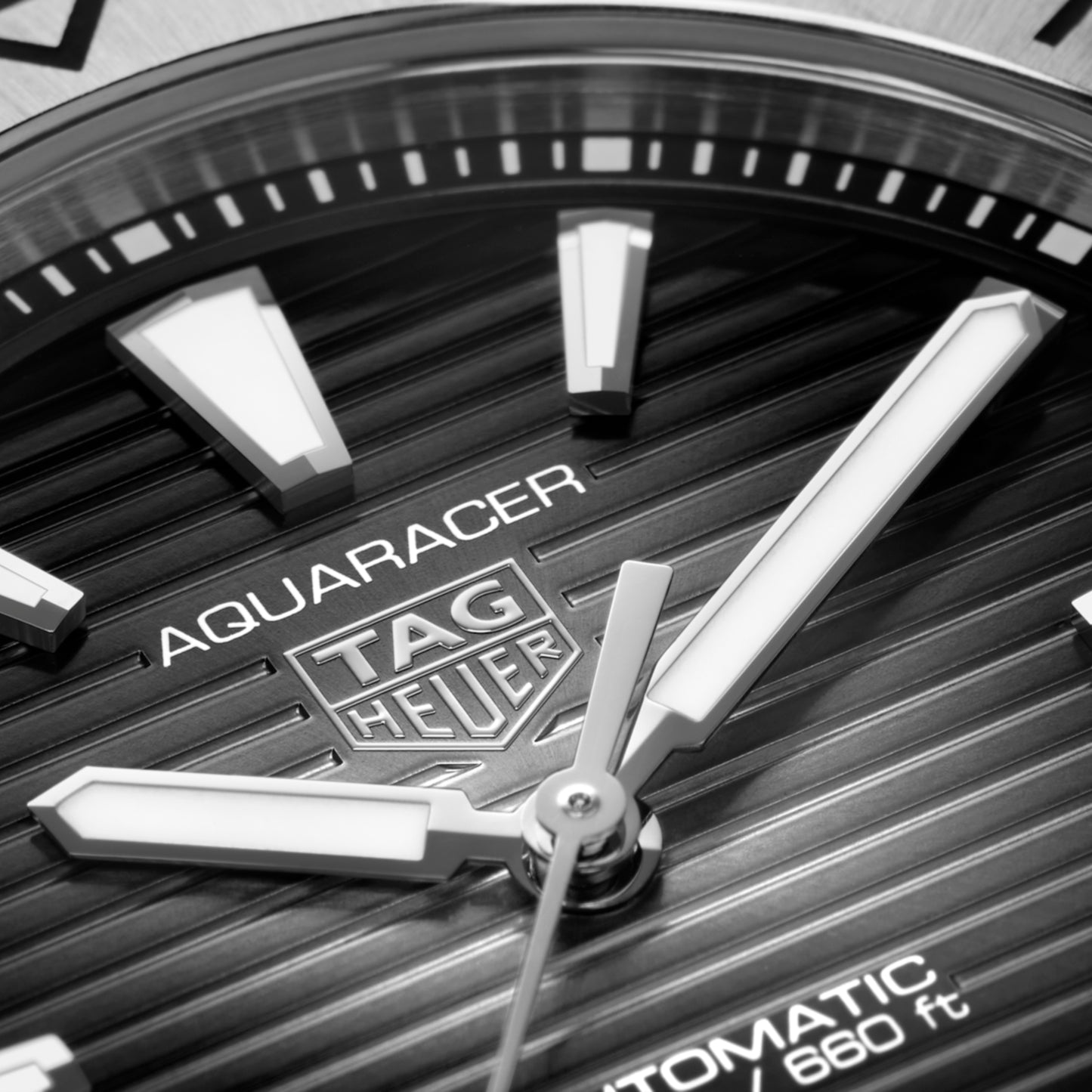 TAG Heuer Aquaracer Professional 200 Date 40mm aço com bracelete em aço