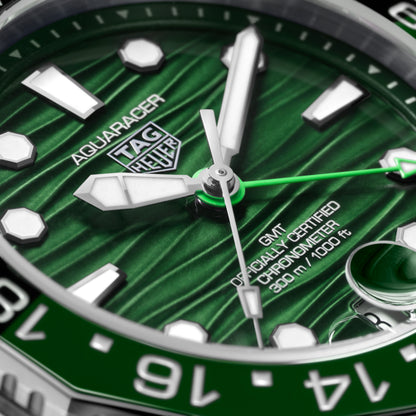 TAG Heuer Aquaracer Professional 300 GMT 42mm aço com bracelete em aço